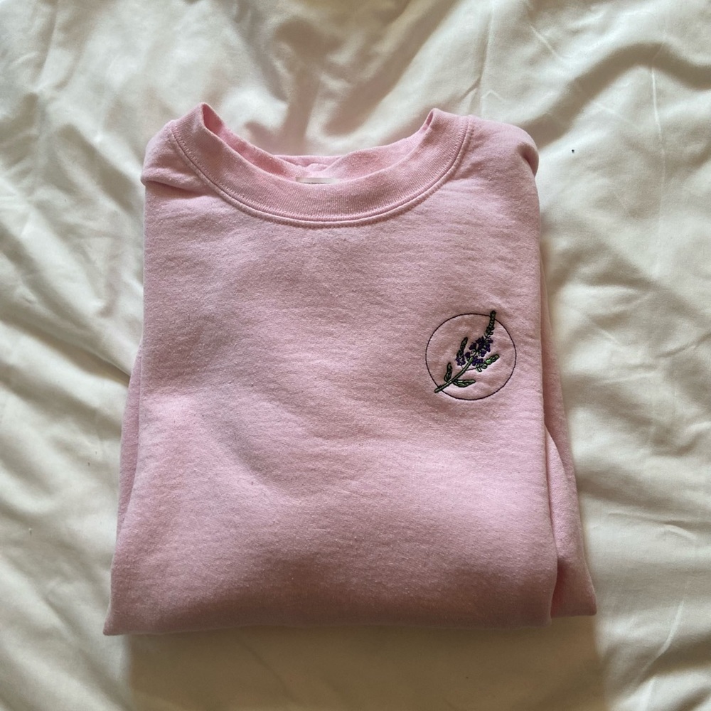 Flower crew neck